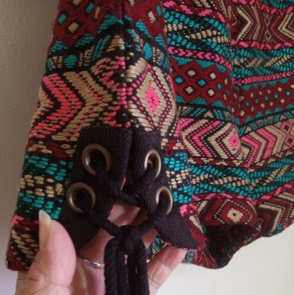 Ecote ethnic tapestry high waisted form fitting shorts women size 10 EUC - Picture 2 of 10